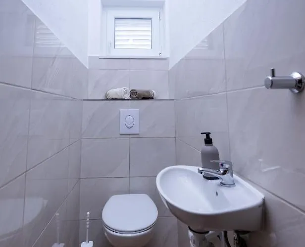 Jelcic Lägenhet Podstrana